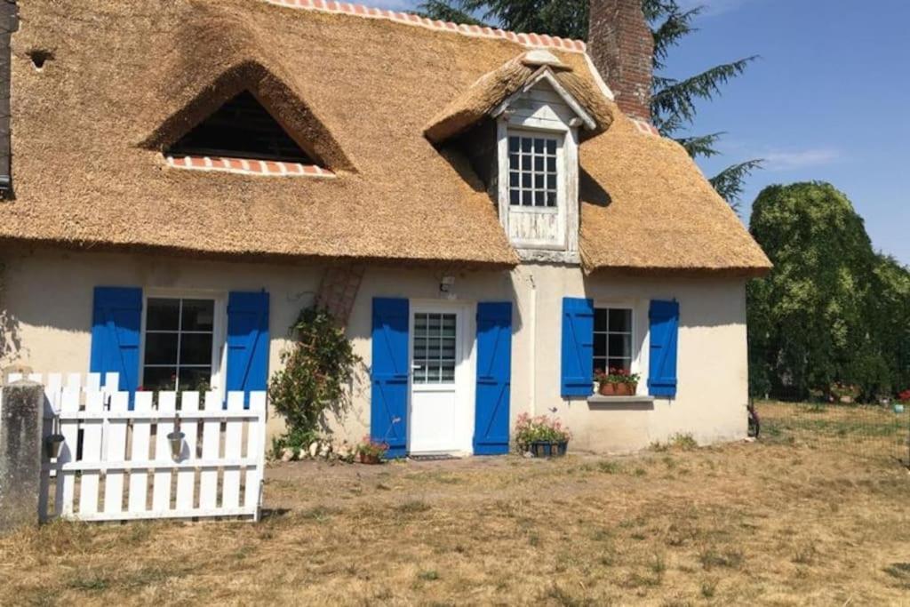 Chaumiere Avec Sa Toiture Recouverte De Chaume !!! Donnemain-Saint-Mames Екстериор снимка