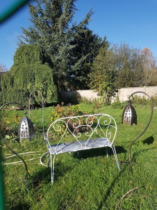 Chaumiere Avec Sa Toiture Recouverte De Chaume !!! Donnemain-Saint-Mames Екстериор снимка